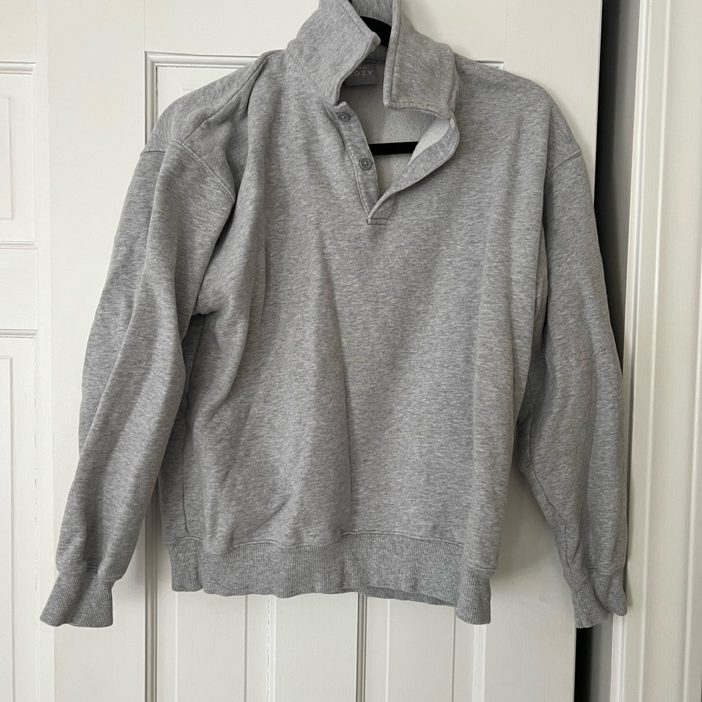Women’s collared sweatshirt